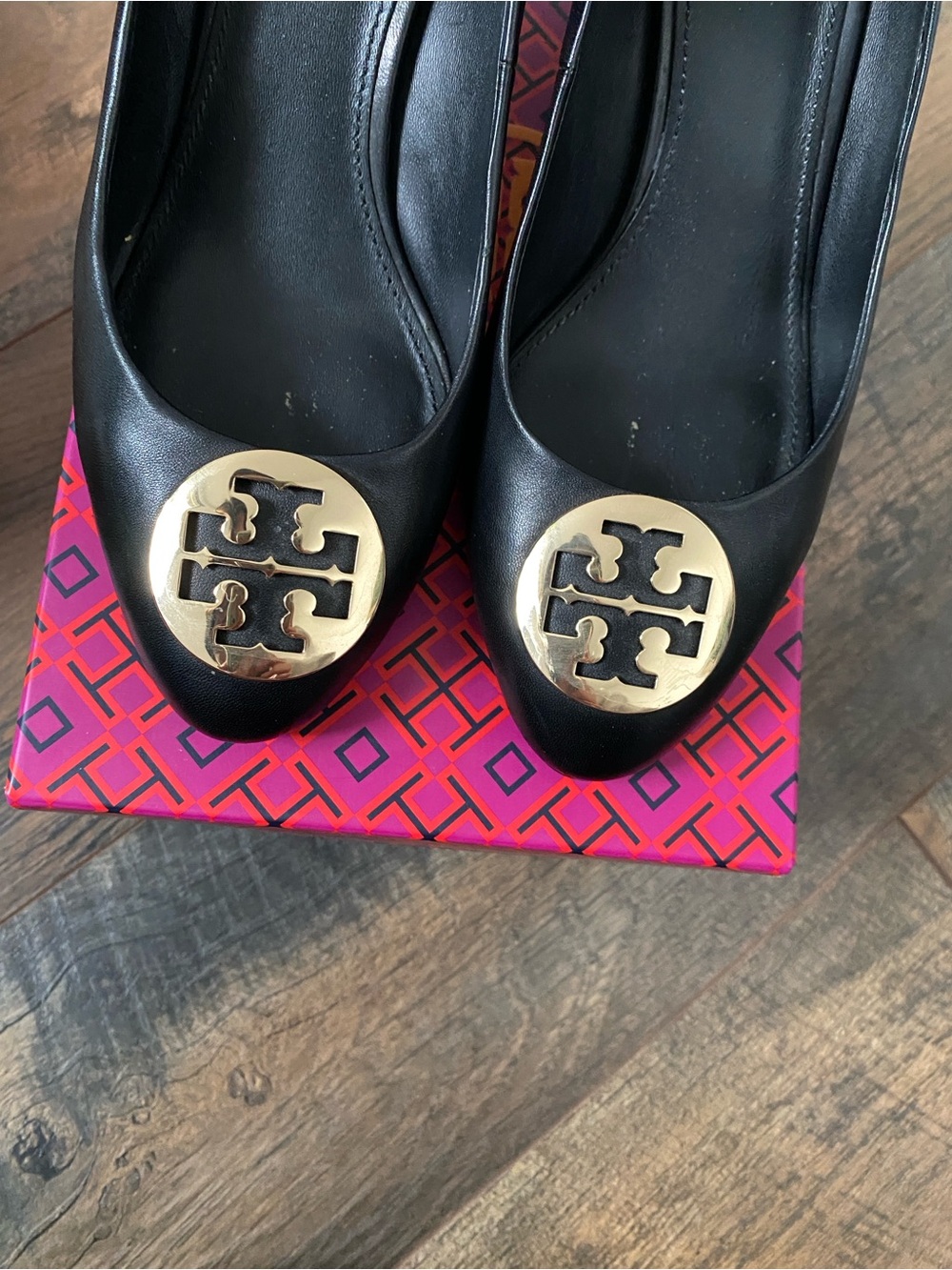 Tory Burch Black Leather Pumps with Gold Logo Medallion